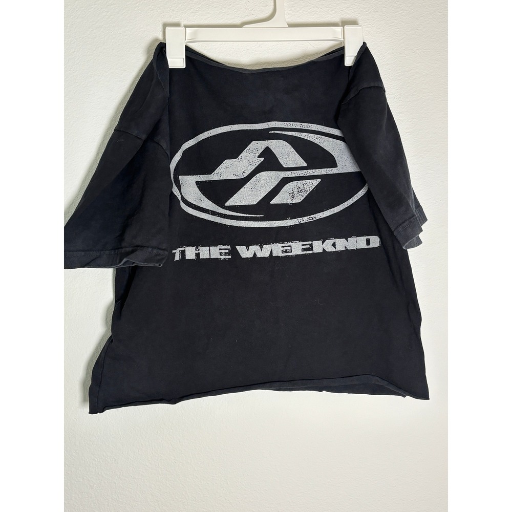The Weeknd 2025 Tour Graphic T-Shirt Black Raw Hem Cropped Concert Merch Tee